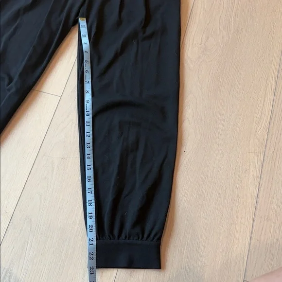 Diane von Furstenberg Pleat Front Cropped Jogger Slacks - Picture 5 of 11